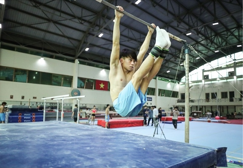 Dụng cụ tập luyện thể dục dụng cụ trong trung tâm huấn luyện