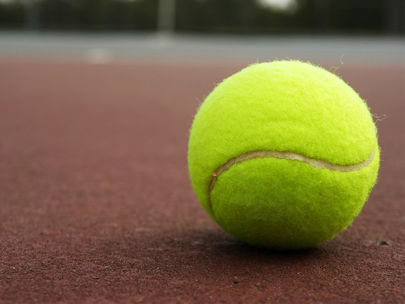 Chọn thương hiệu uy tín để mua bóng tennis