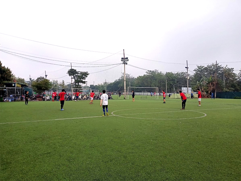 Sân bóng Đầm Hồng II 
