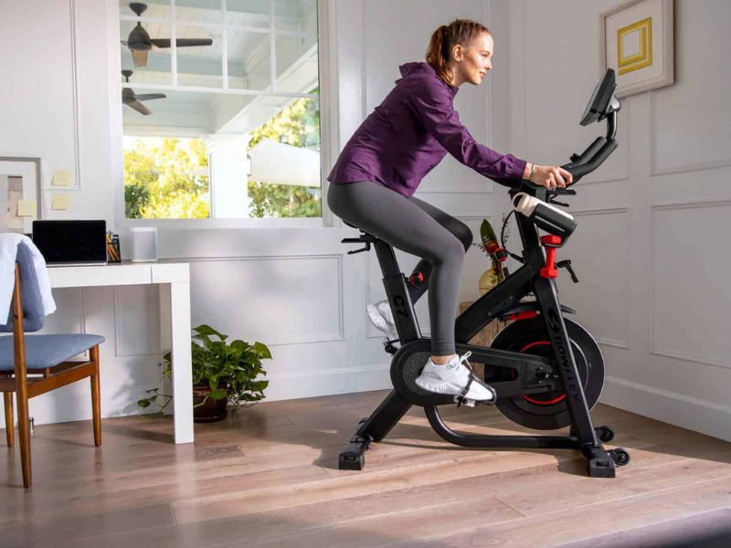 Tập với xe đạp tập thể dục 